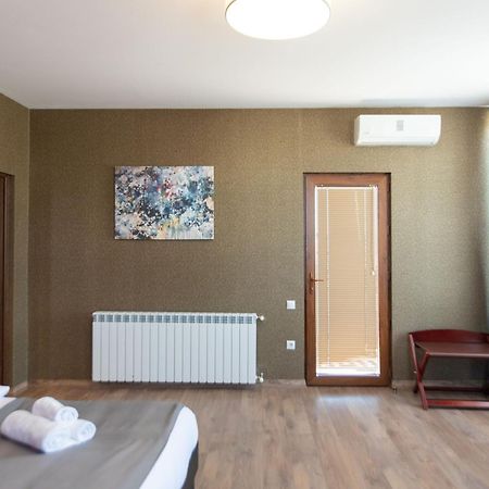 Kraveli Hotel Tbilisi Ngoại thất bức ảnh