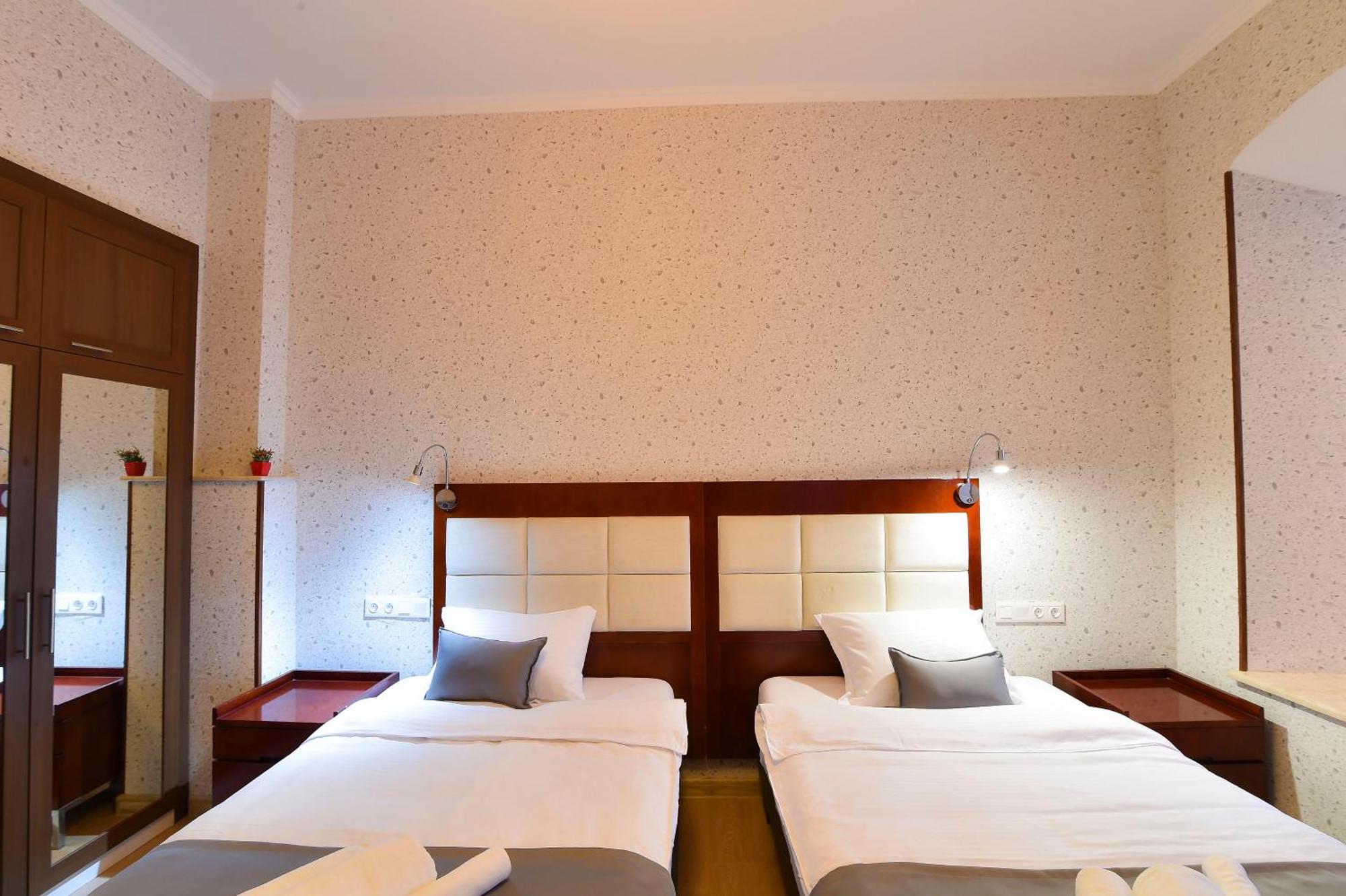 Kraveli Hotel Tbilisi Ngoại thất bức ảnh