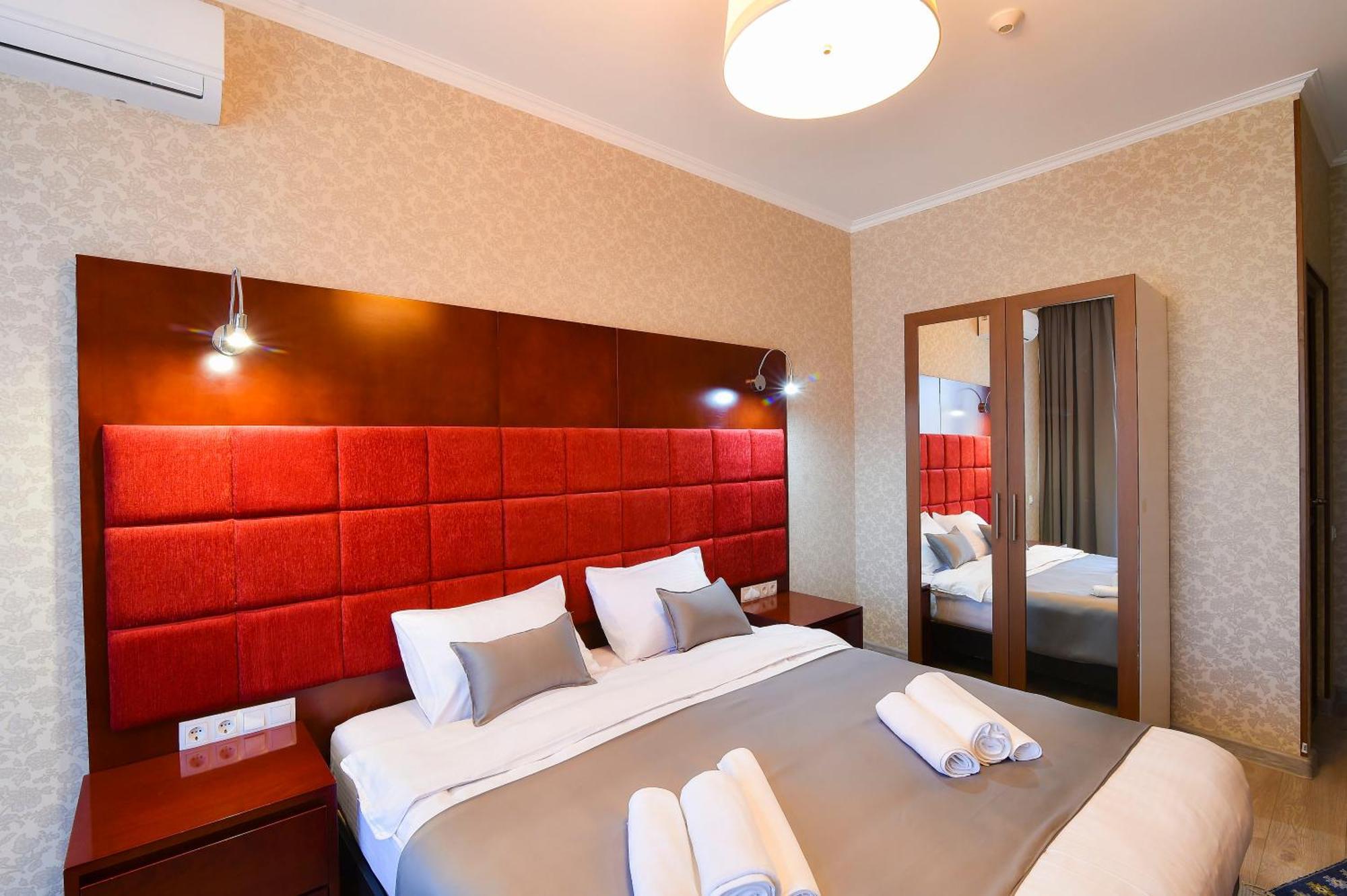 Kraveli Hotel Tbilisi Ngoại thất bức ảnh