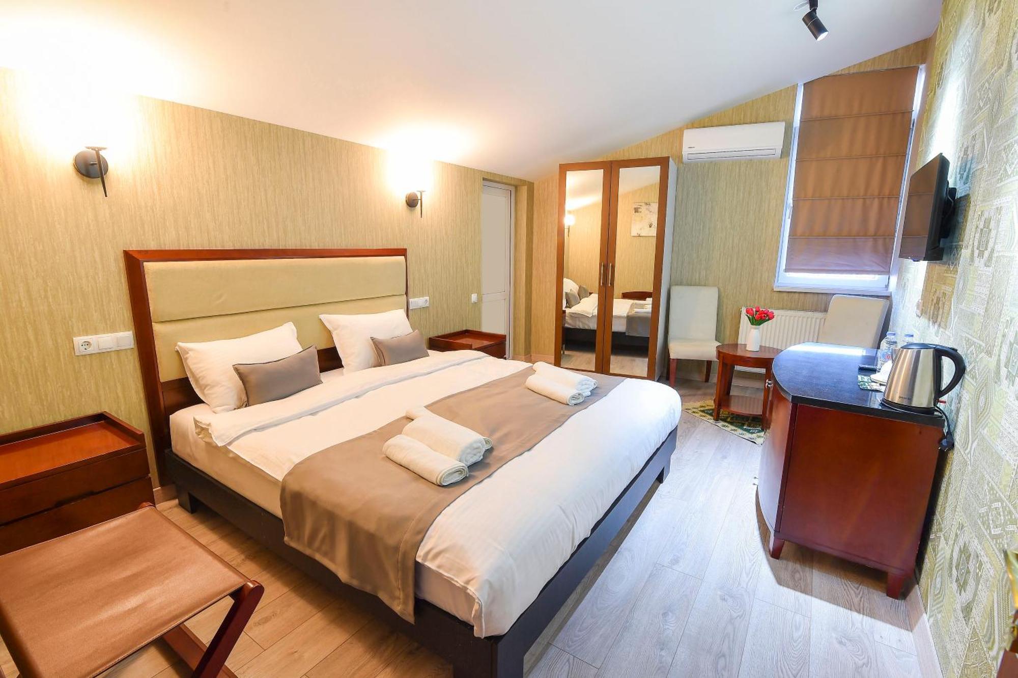 Kraveli Hotel Tbilisi Ngoại thất bức ảnh