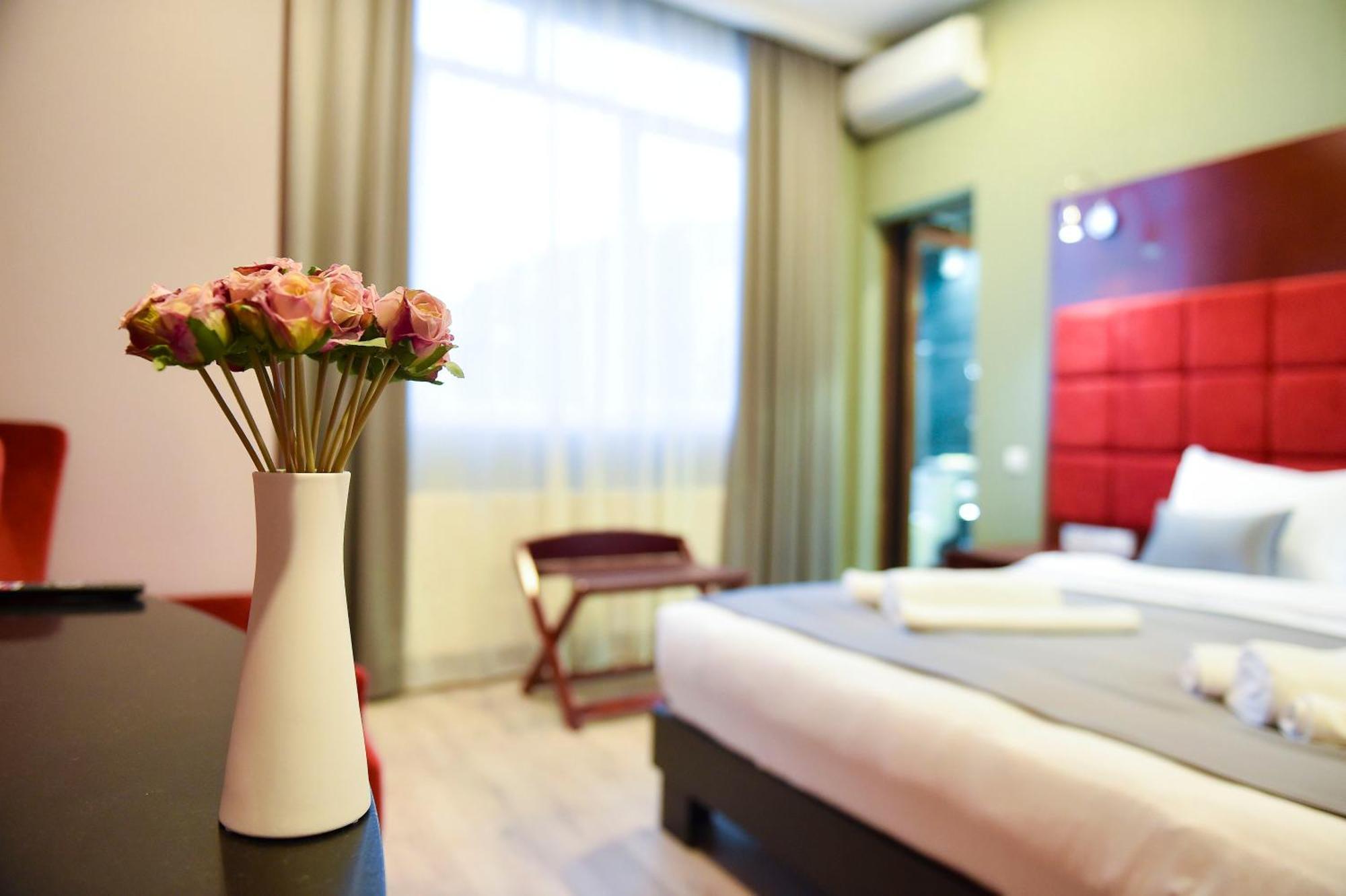 Kraveli Hotel Tbilisi Ngoại thất bức ảnh