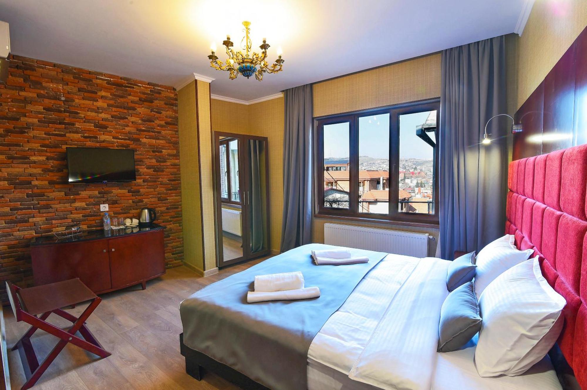 Kraveli Hotel Tbilisi Ngoại thất bức ảnh