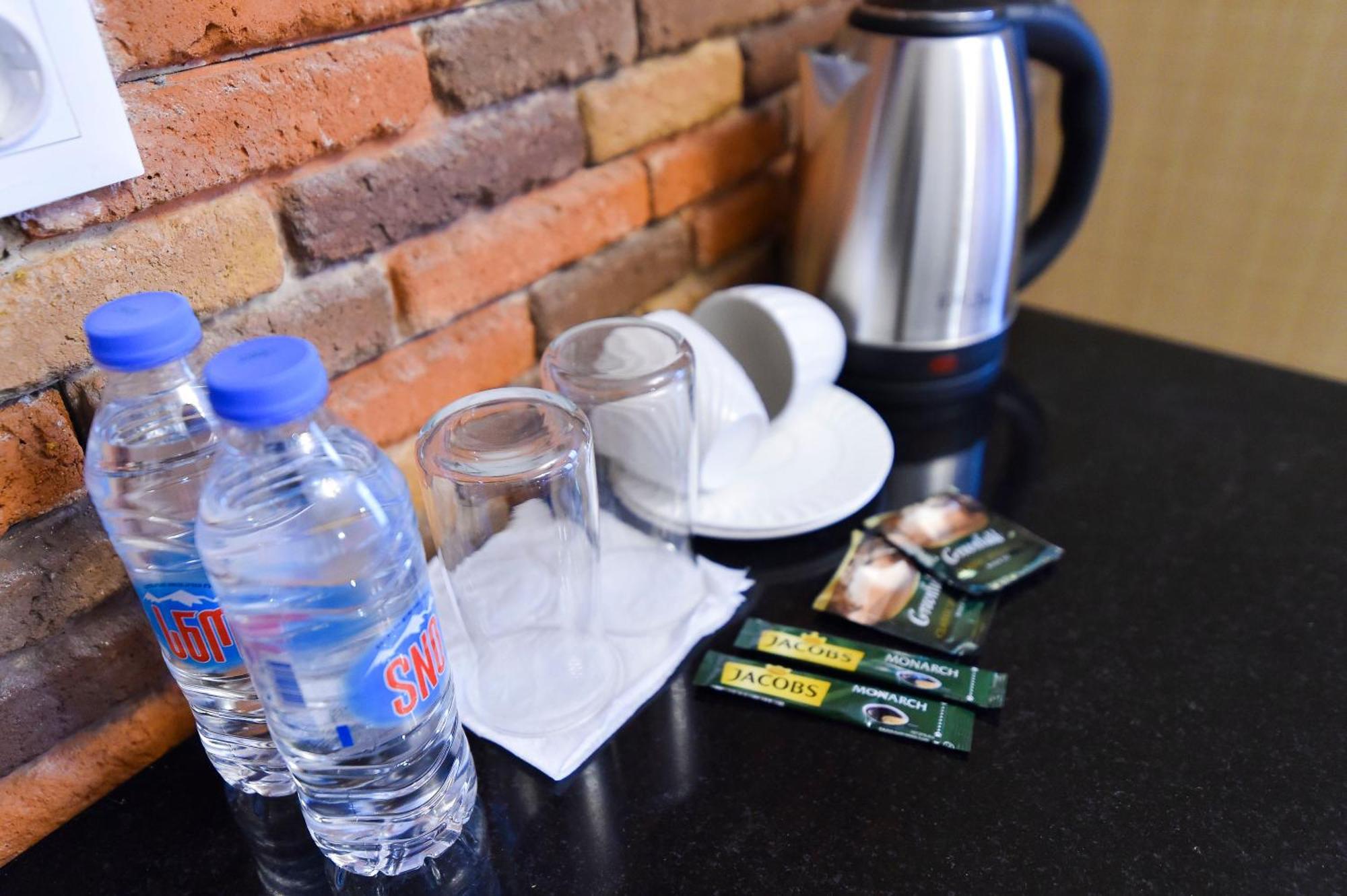 Kraveli Hotel Tbilisi Ngoại thất bức ảnh