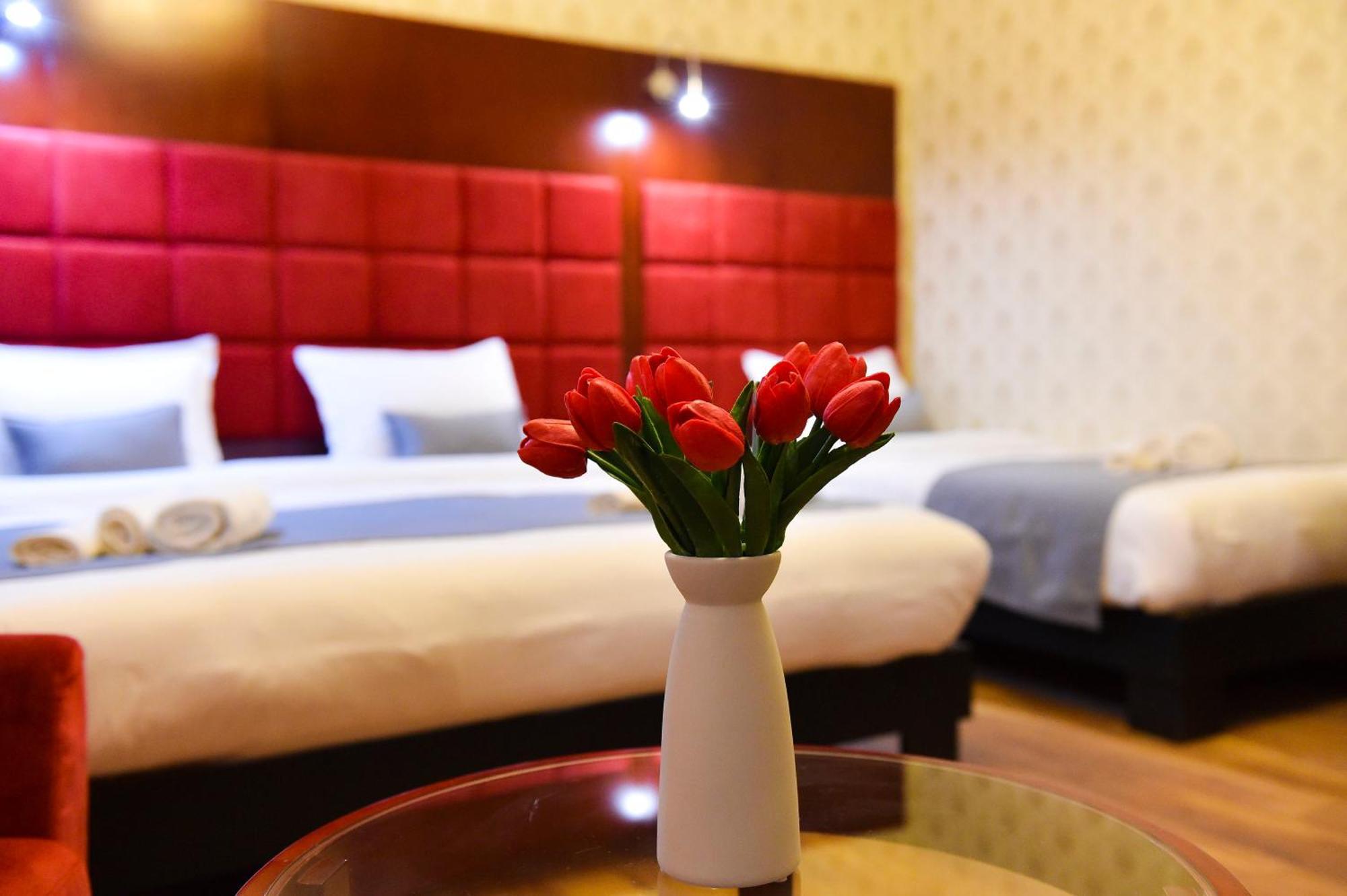 Kraveli Hotel Tbilisi Ngoại thất bức ảnh