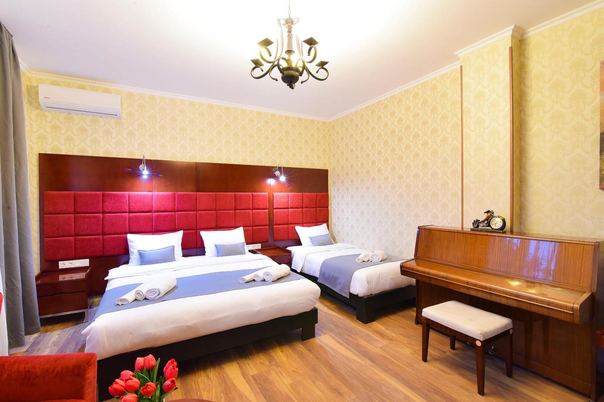 Kraveli Hotel Tbilisi Ngoại thất bức ảnh