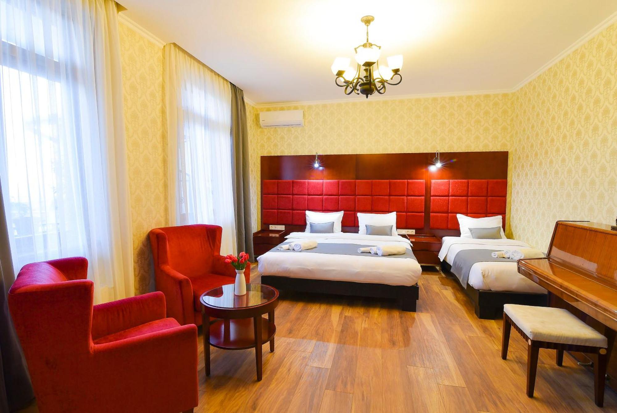 Kraveli Hotel Tbilisi Ngoại thất bức ảnh