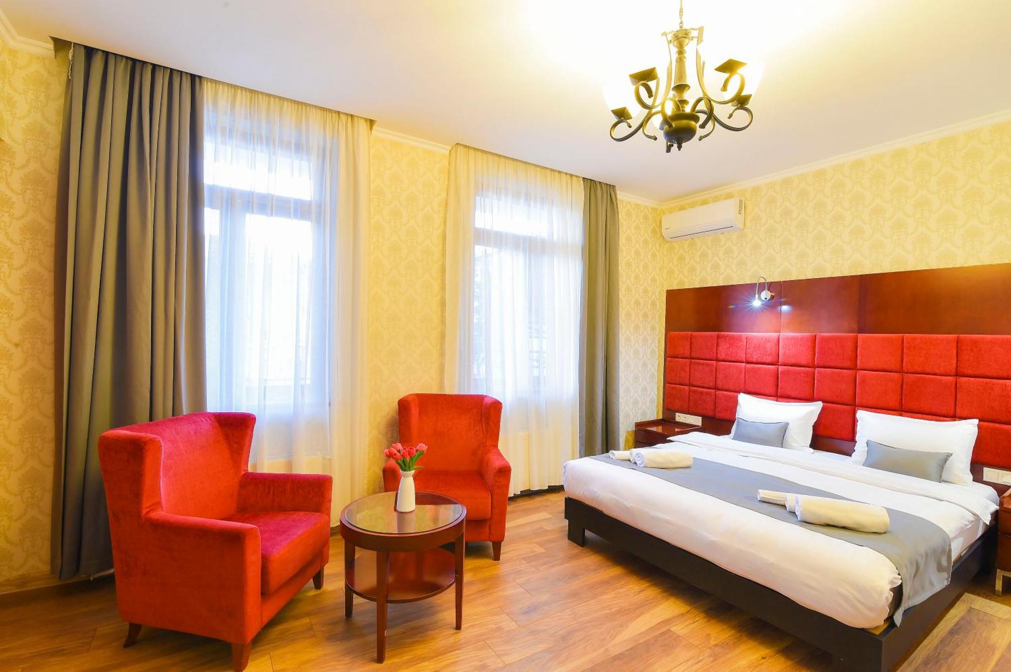 Kraveli Hotel Tbilisi Ngoại thất bức ảnh