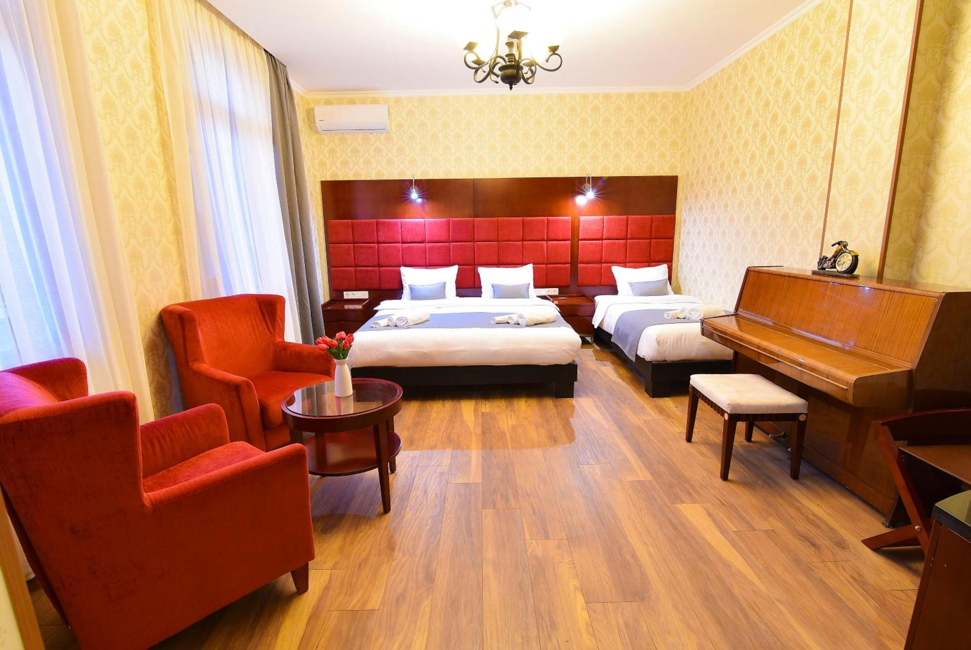 Kraveli Hotel Tbilisi Ngoại thất bức ảnh