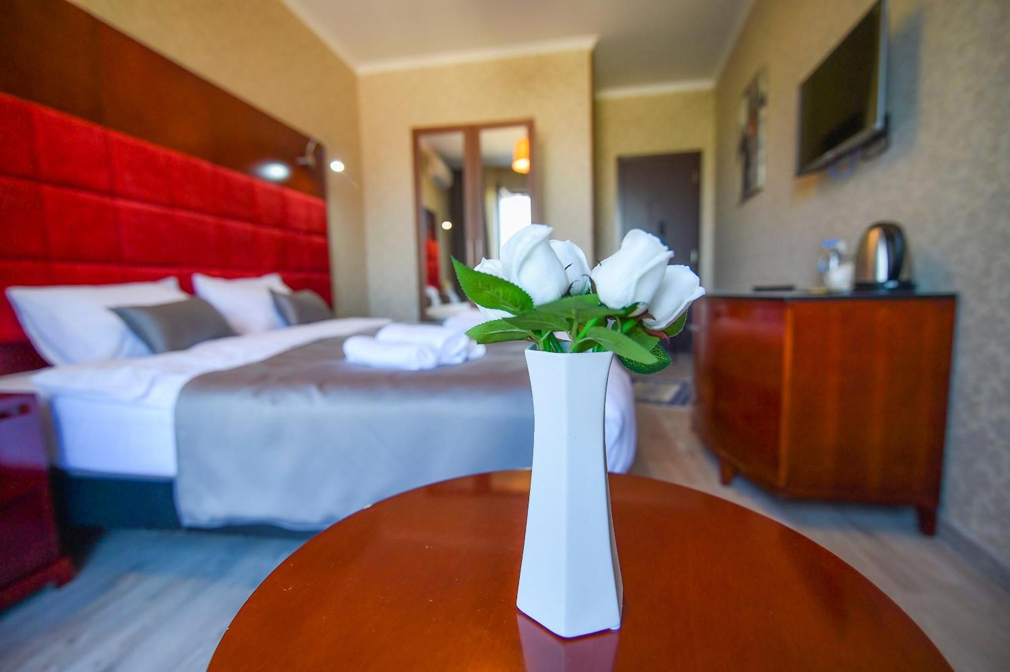 Kraveli Hotel Tbilisi Ngoại thất bức ảnh