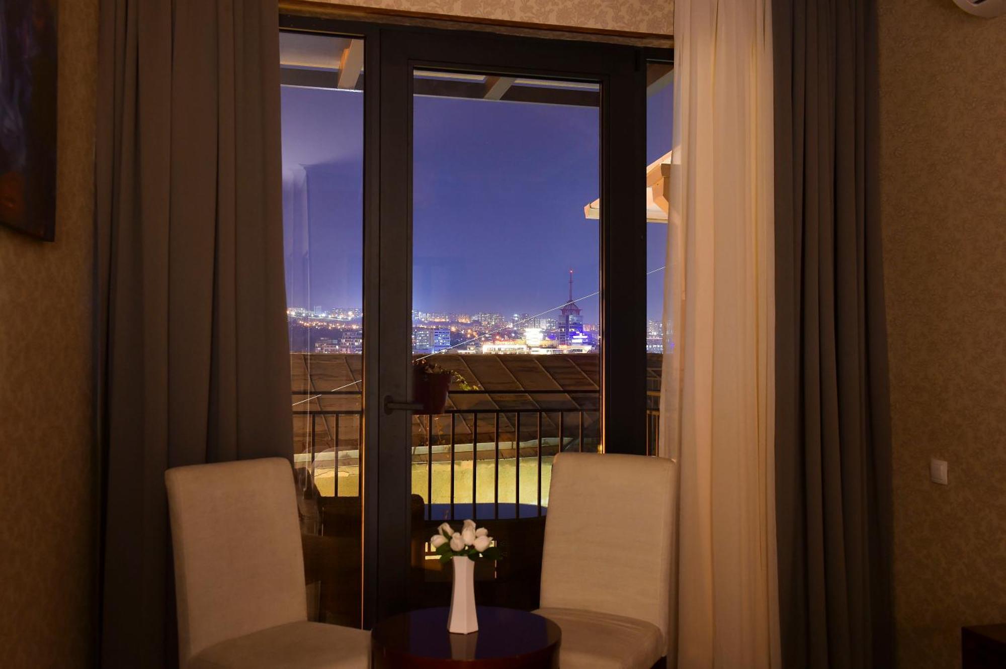 Kraveli Hotel Tbilisi Ngoại thất bức ảnh