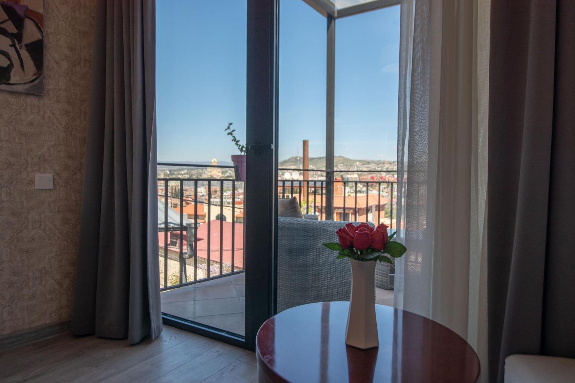 Kraveli Hotel Tbilisi Ngoại thất bức ảnh