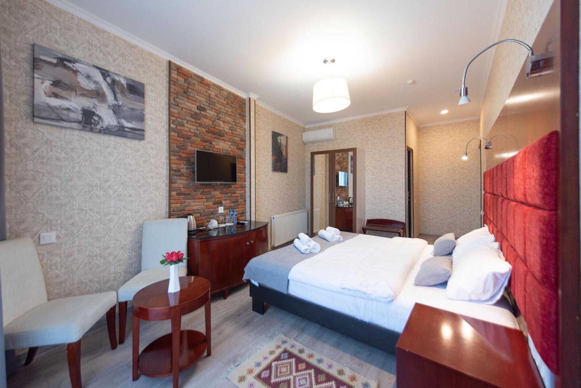 Kraveli Hotel Tbilisi Ngoại thất bức ảnh
