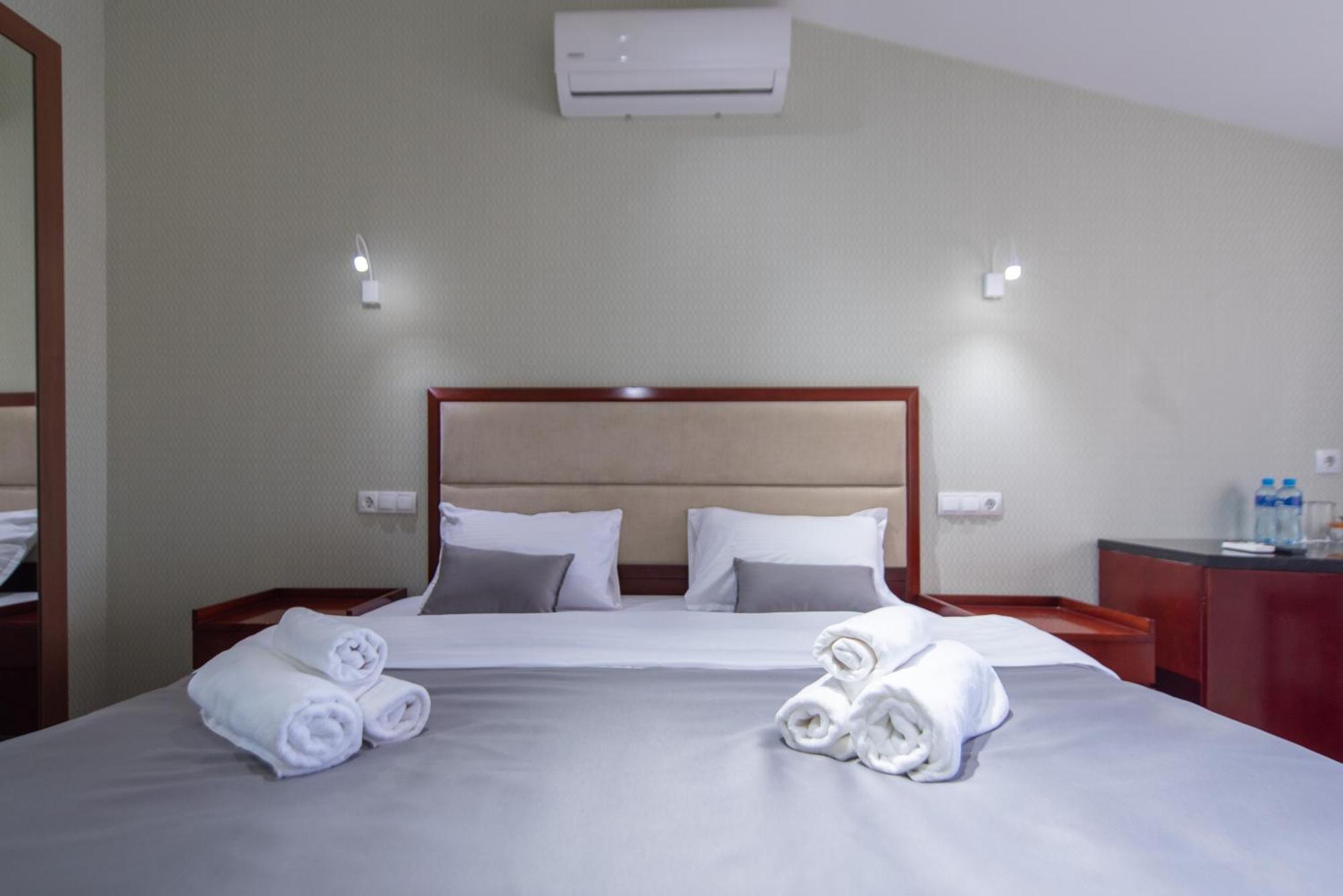 Kraveli Hotel Tbilisi Ngoại thất bức ảnh