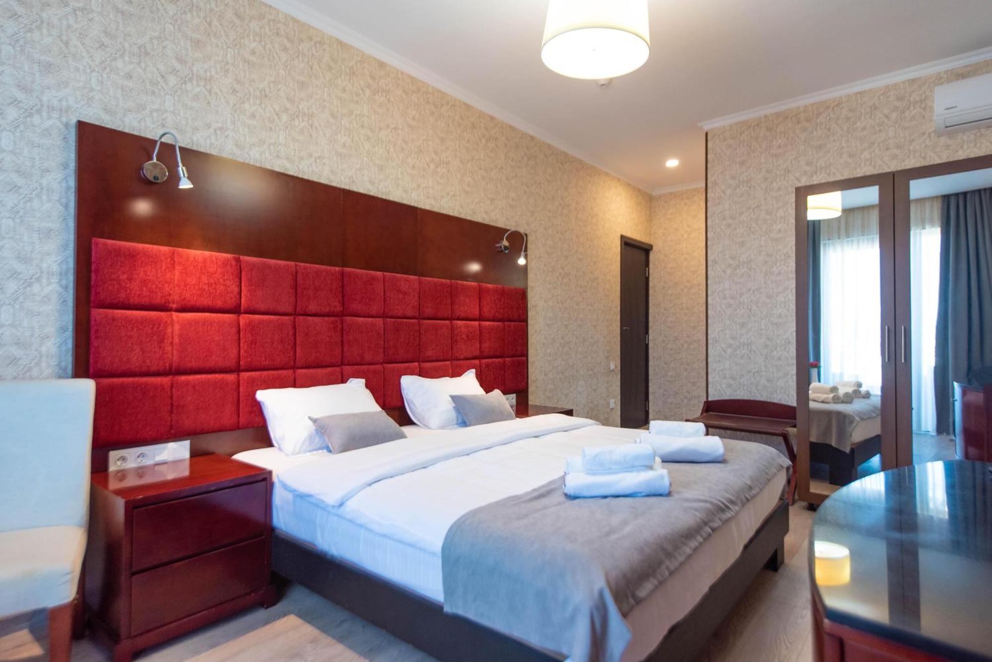 Kraveli Hotel Tbilisi Ngoại thất bức ảnh