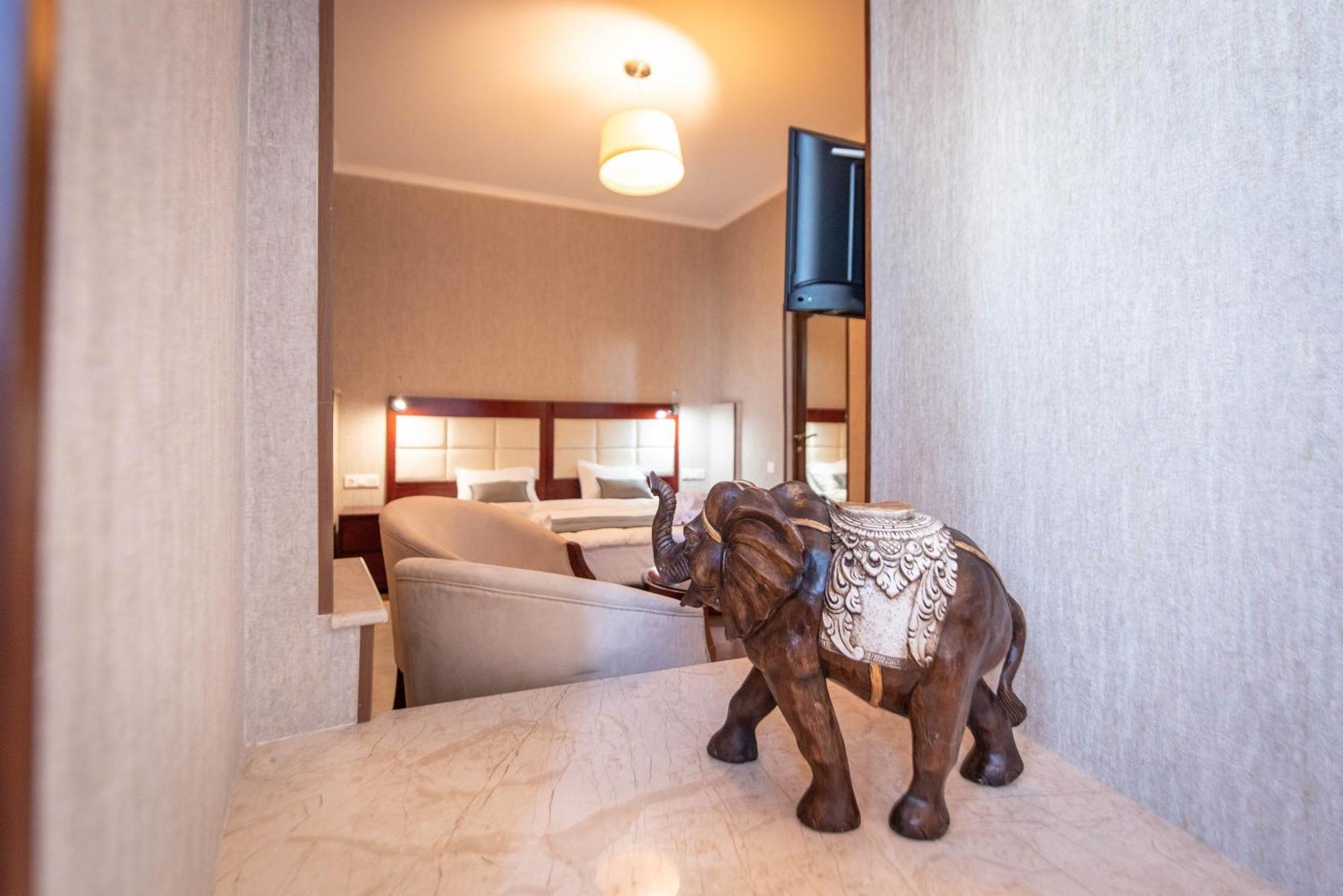 Kraveli Hotel Tbilisi Ngoại thất bức ảnh