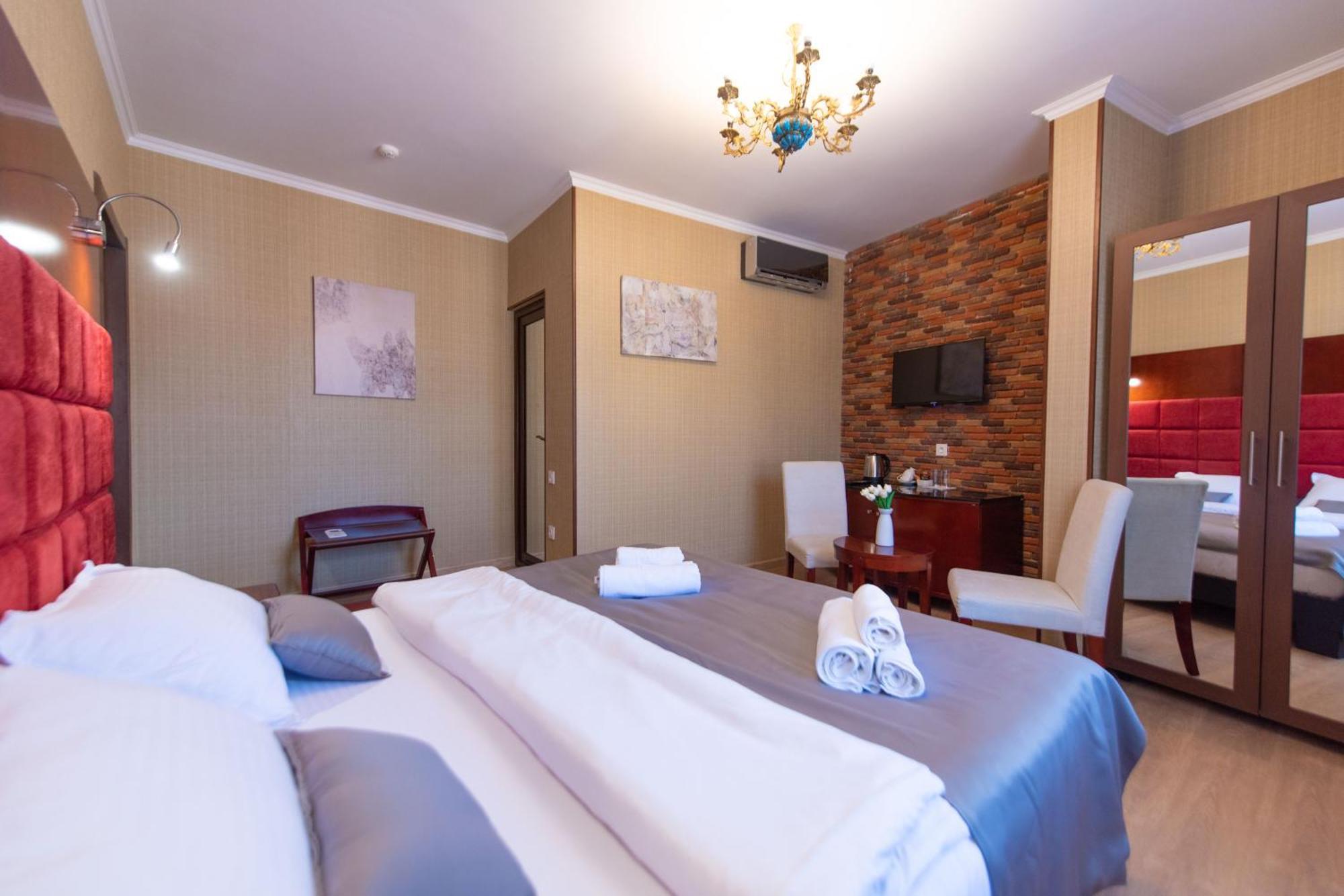 Kraveli Hotel Tbilisi Ngoại thất bức ảnh