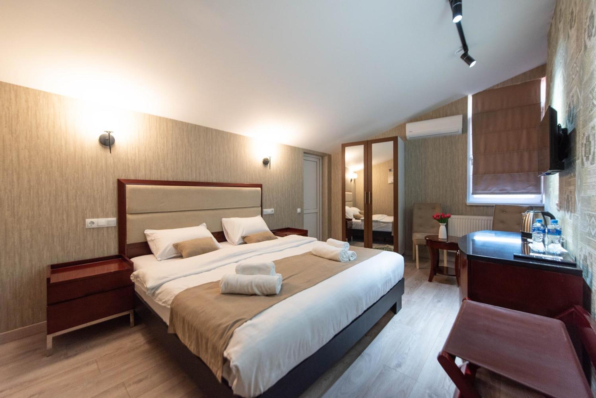 Kraveli Hotel Tbilisi Ngoại thất bức ảnh
