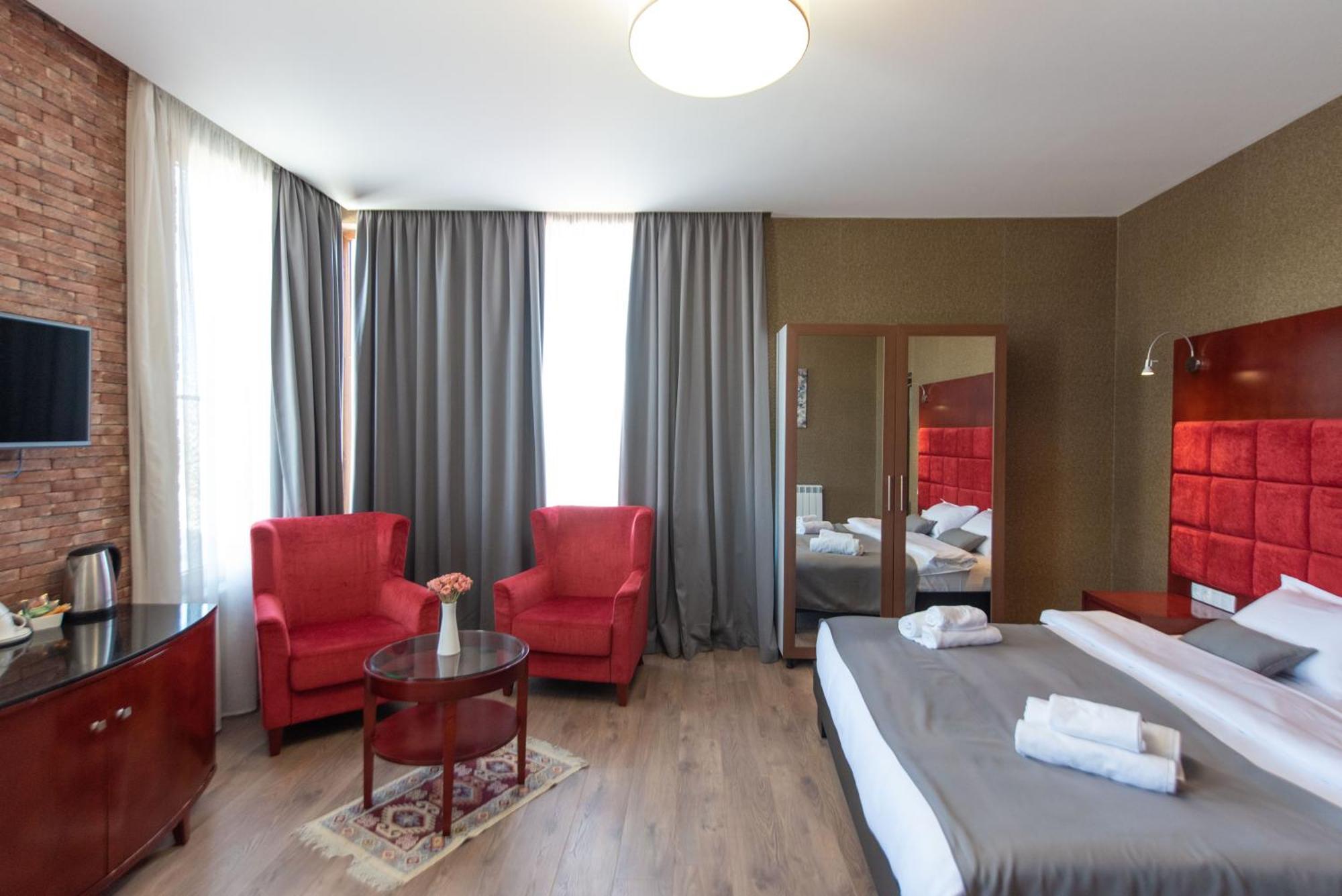 Kraveli Hotel Tbilisi Ngoại thất bức ảnh