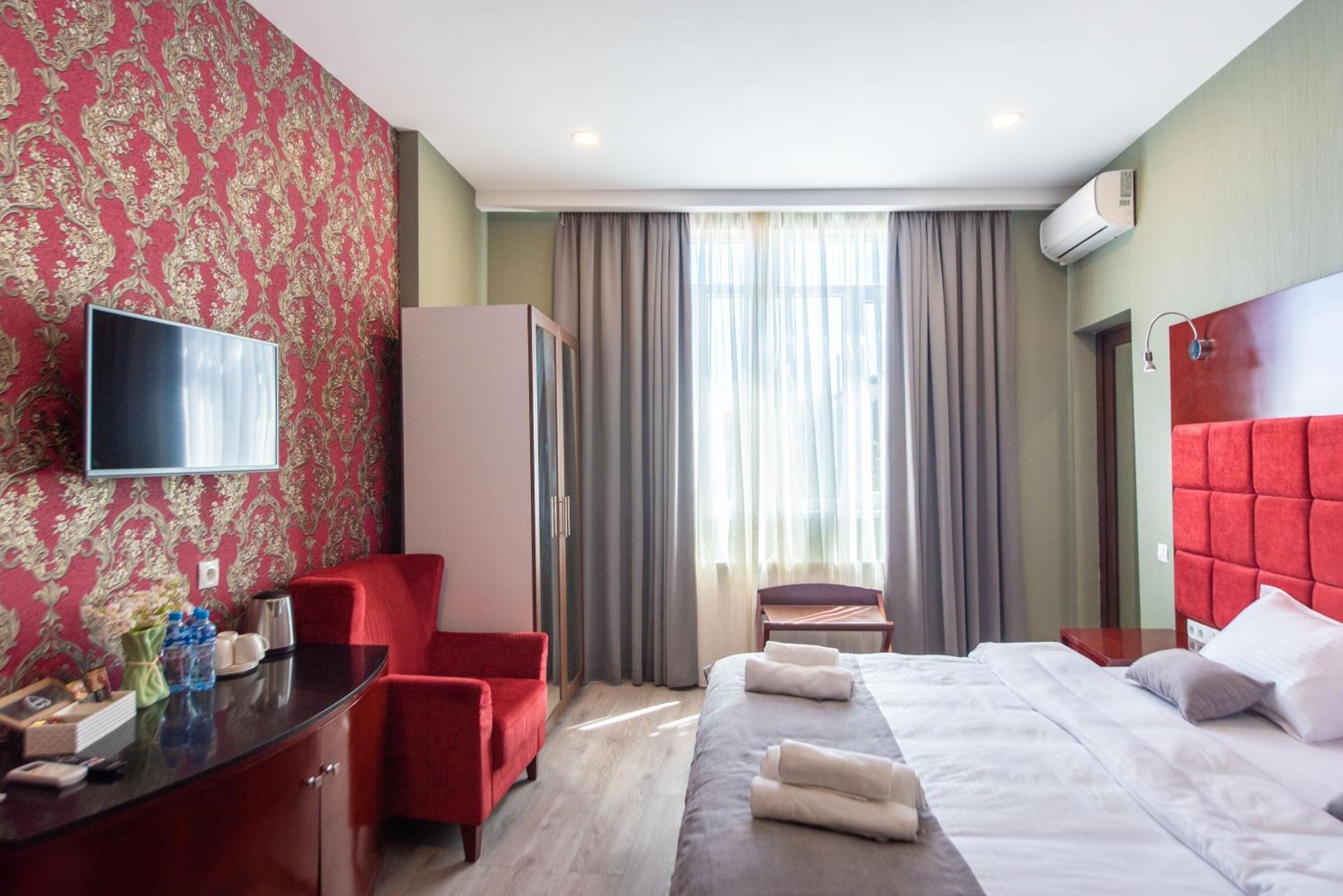 Kraveli Hotel Tbilisi Ngoại thất bức ảnh