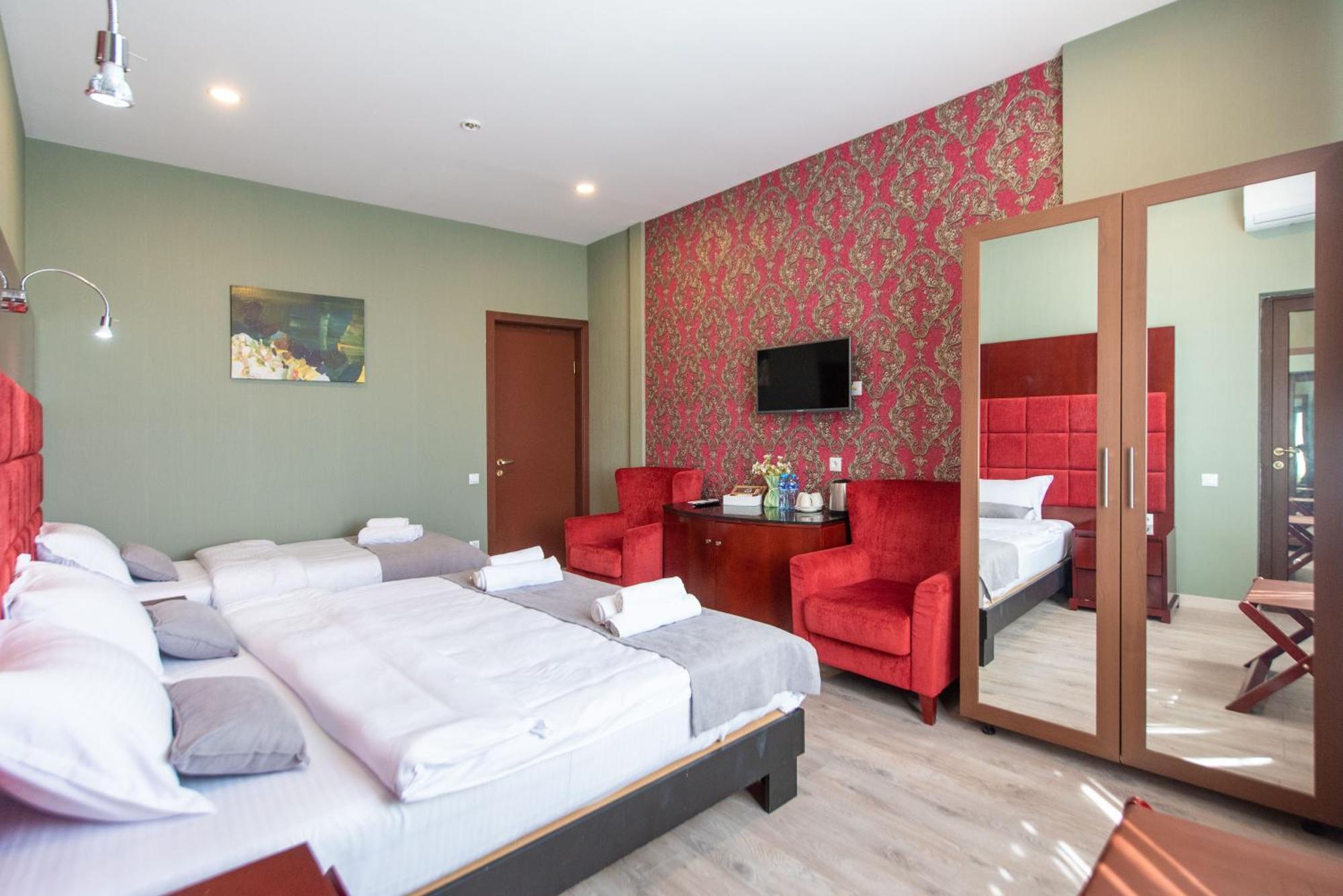 Kraveli Hotel Tbilisi Ngoại thất bức ảnh