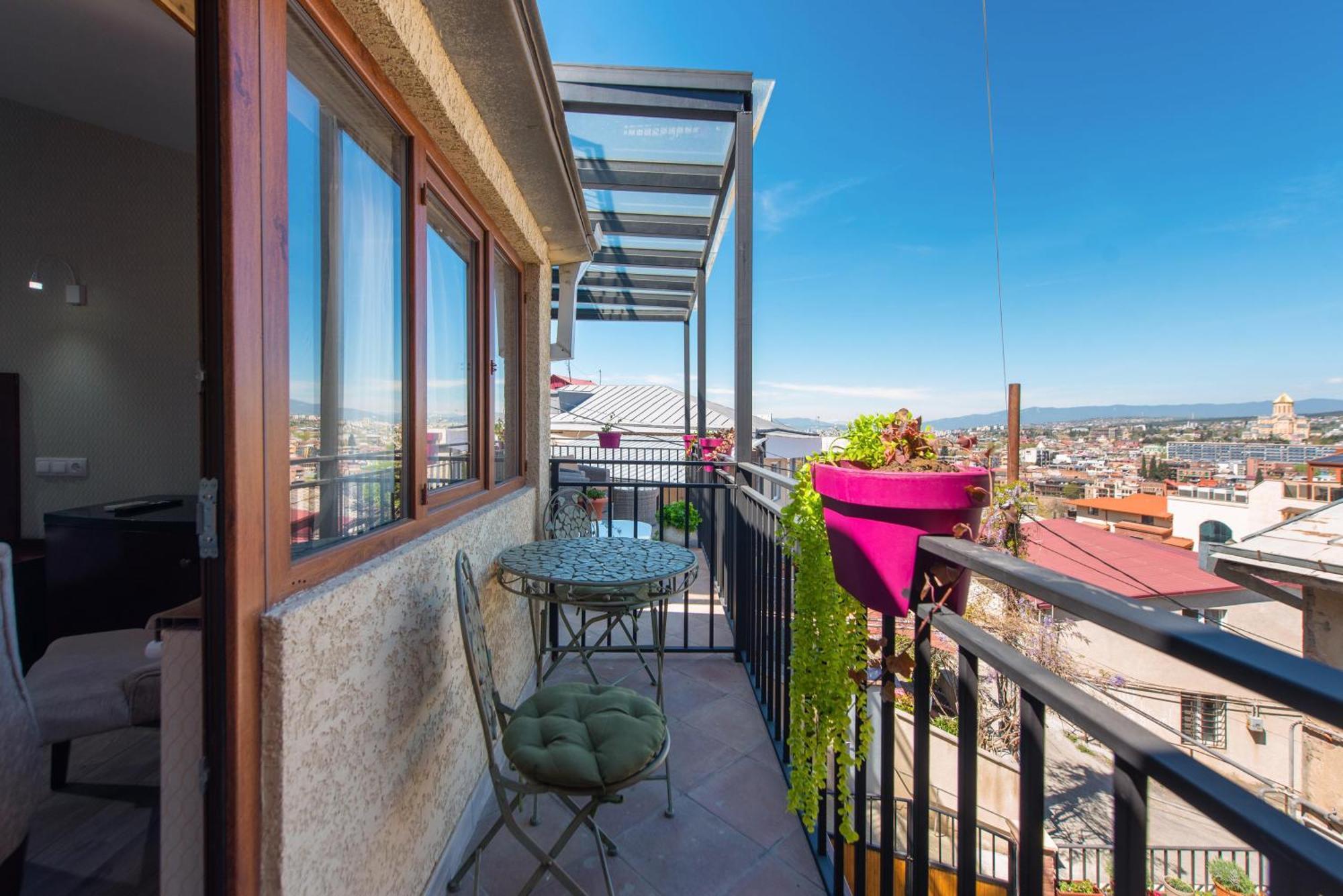 Kraveli Hotel Tbilisi Ngoại thất bức ảnh