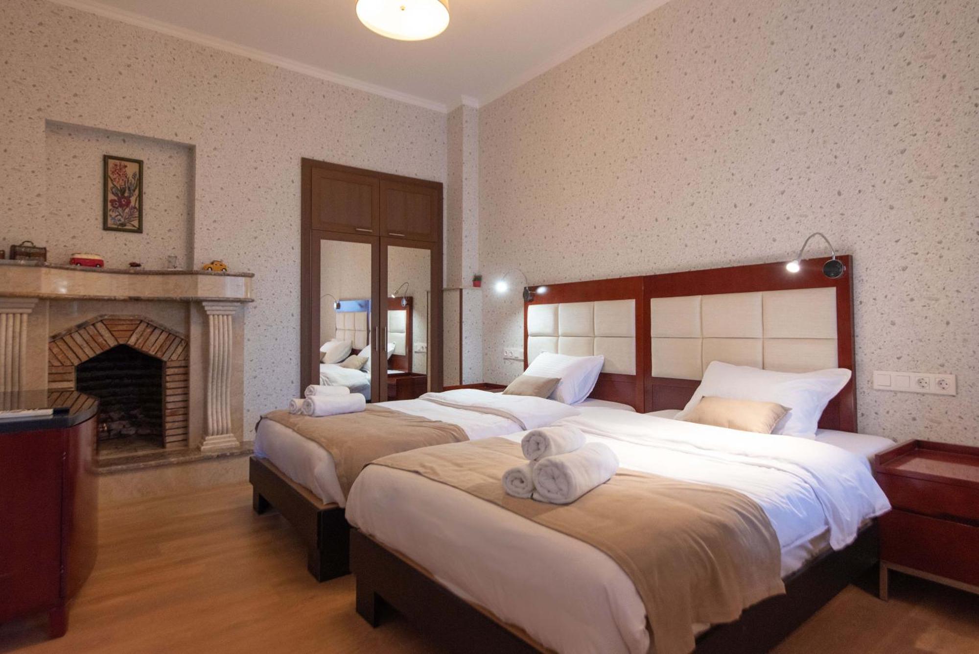 Kraveli Hotel Tbilisi Ngoại thất bức ảnh