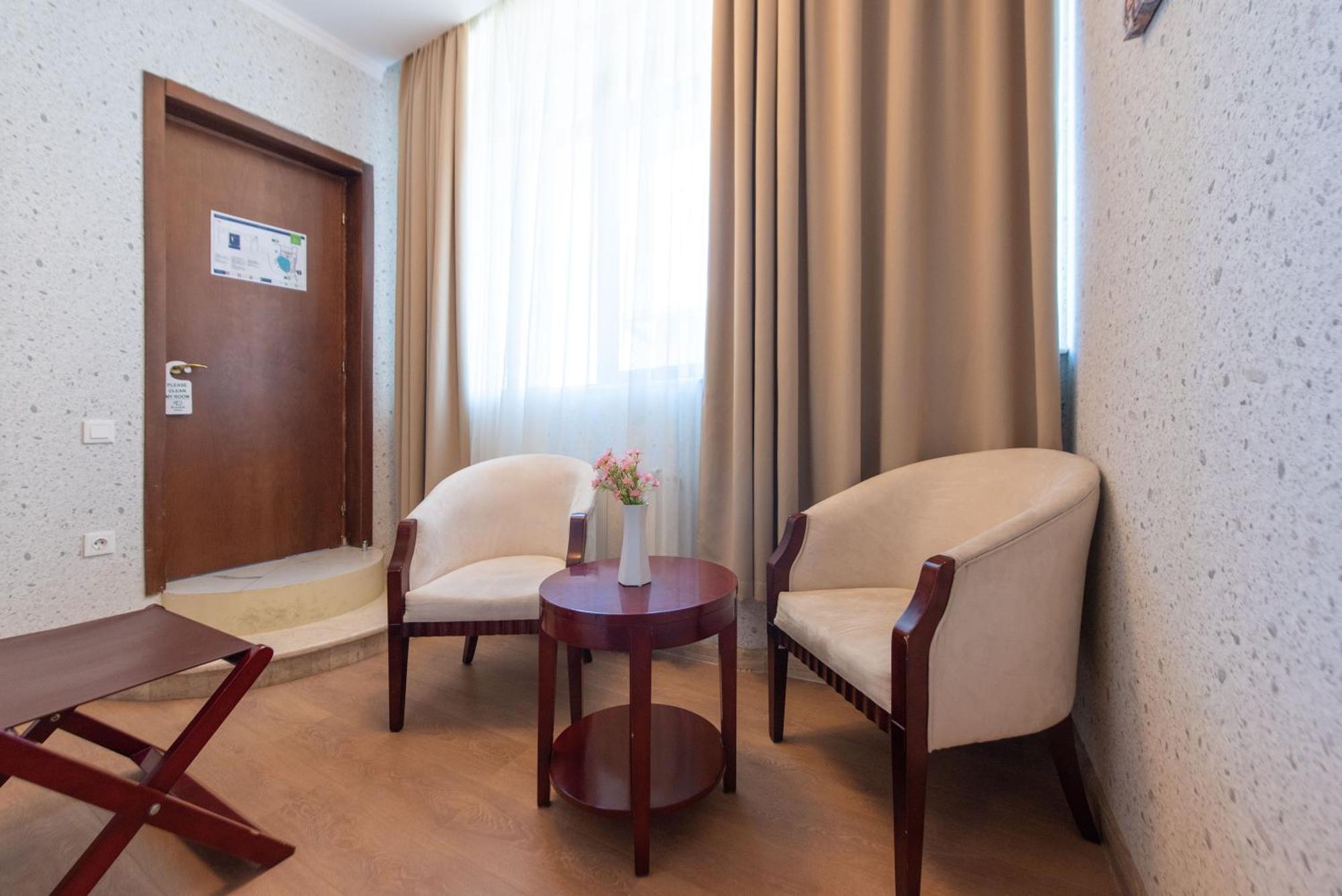 Kraveli Hotel Tbilisi Ngoại thất bức ảnh