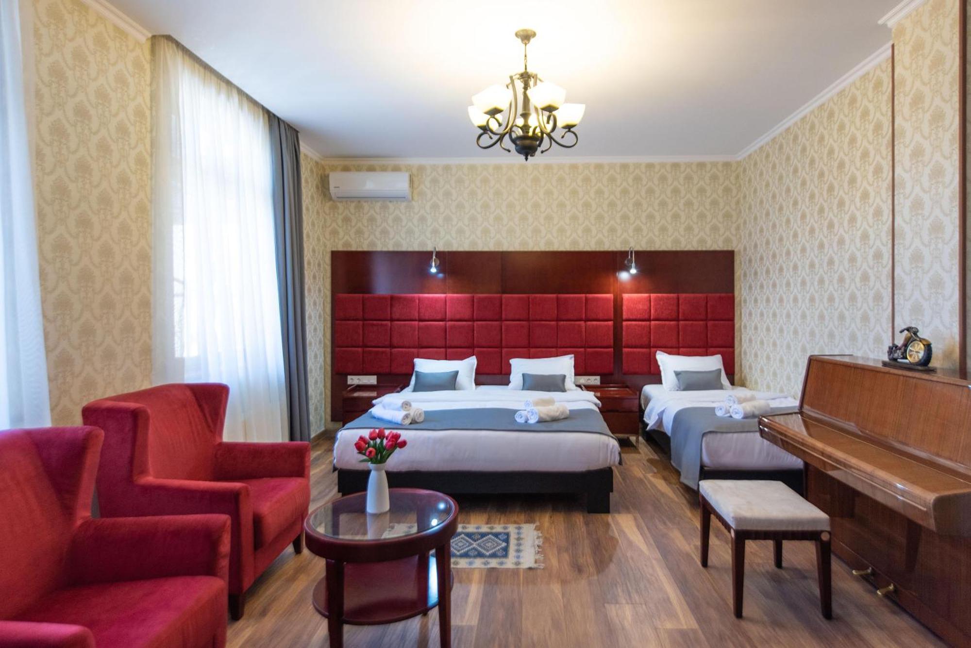 Kraveli Hotel Tbilisi Ngoại thất bức ảnh