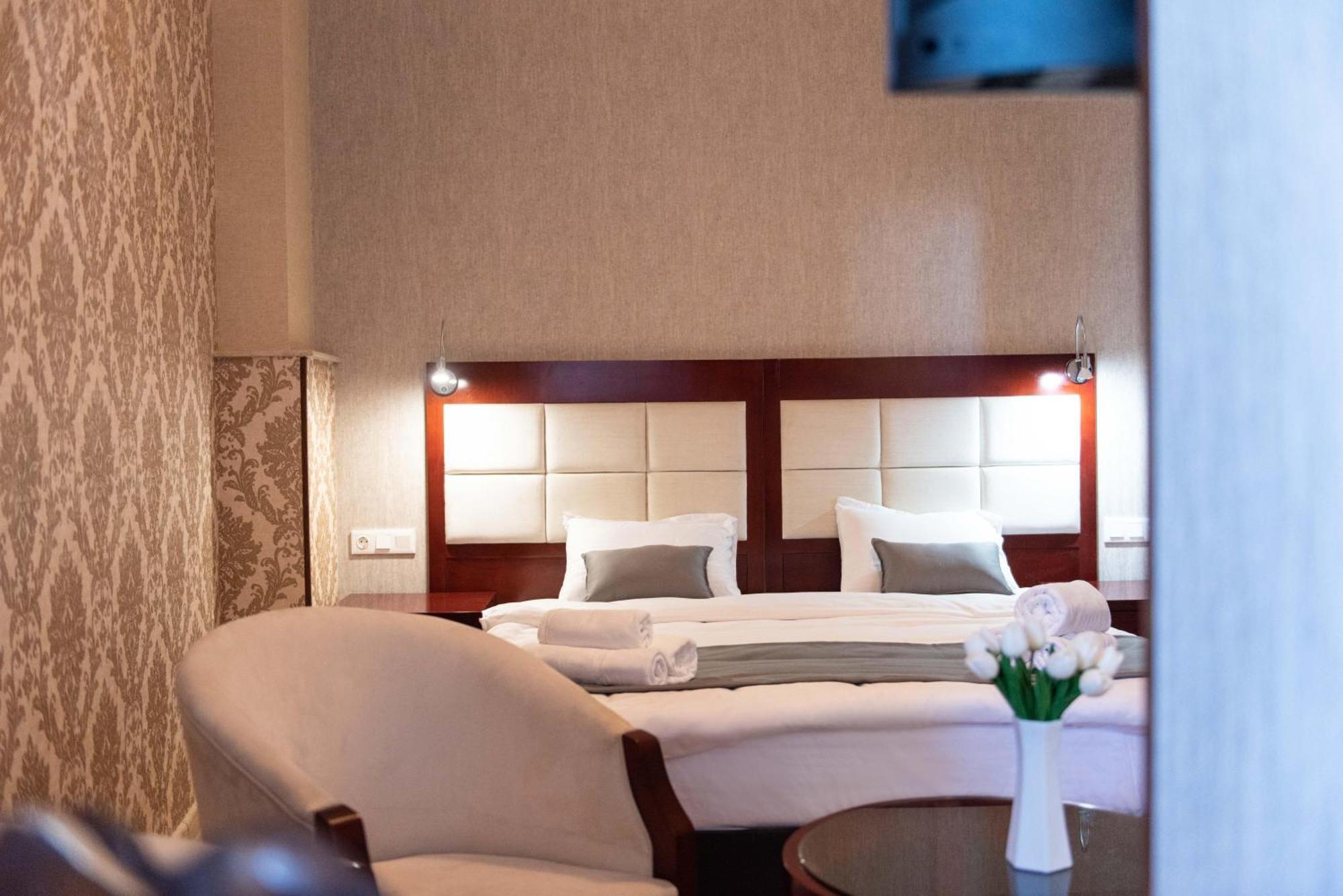 Kraveli Hotel Tbilisi Ngoại thất bức ảnh
