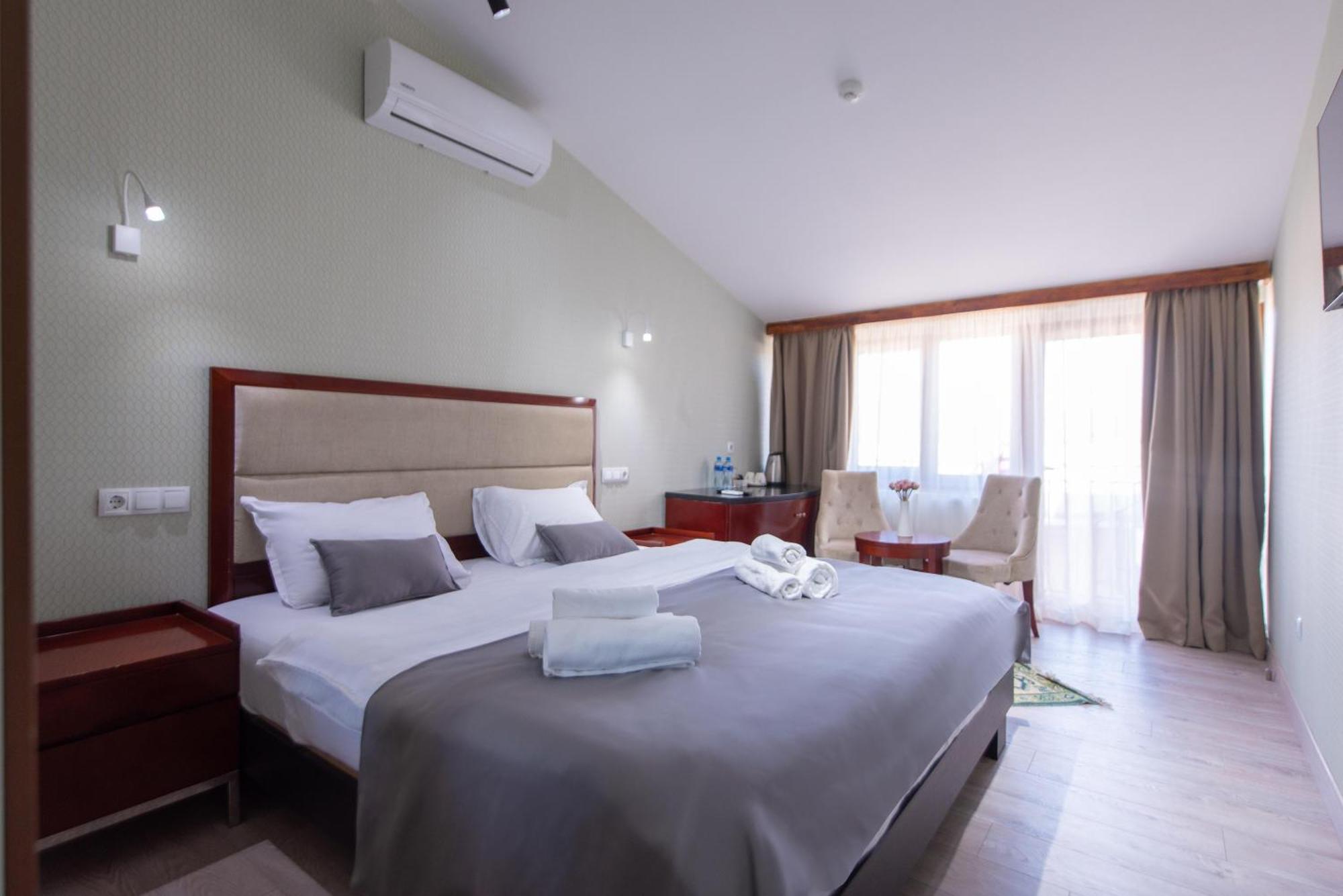 Kraveli Hotel Tbilisi Ngoại thất bức ảnh