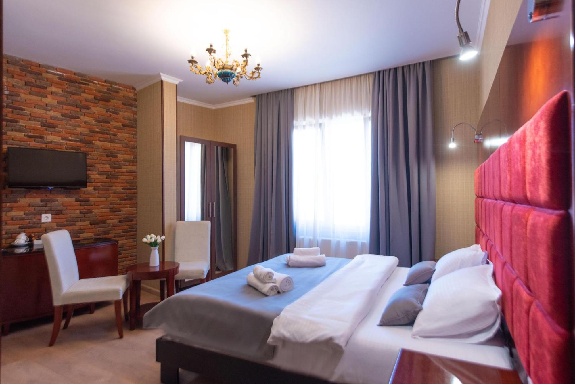Kraveli Hotel Tbilisi Ngoại thất bức ảnh
