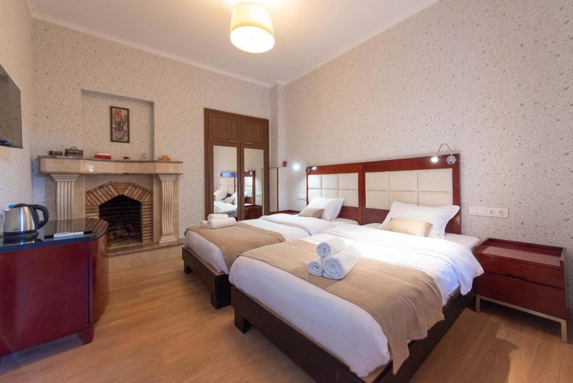 Kraveli Hotel Tbilisi Ngoại thất bức ảnh